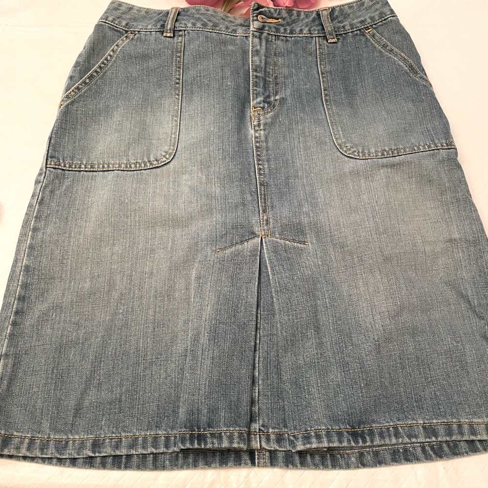 Old Navy Size 8 Distressed Denim midi skirt with zipper & two front pockets.